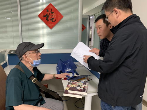 退休营养学专家来到报社 想把食品专业书籍送给有需要的年轻人