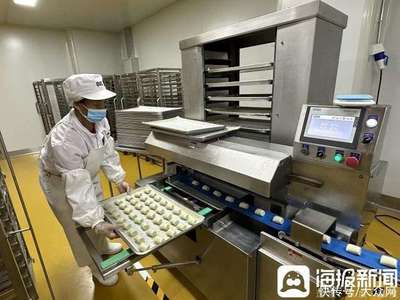 探访中小学生配餐"中央厨房"丨2小时加工2.75万份午餐 饭菜入口时不低于60℃