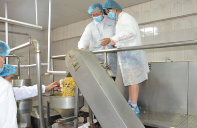 走进食品工厂 突击检查深圳市坪山区食品加工企业实录